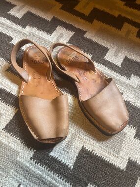 Pons Sandals size 9